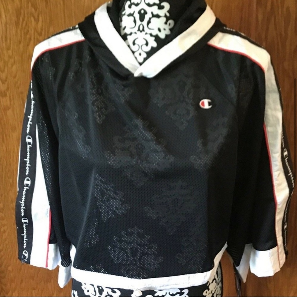 Price for 1 black
Champion bell sleeve mesh hoodie - Picture 3 of 6